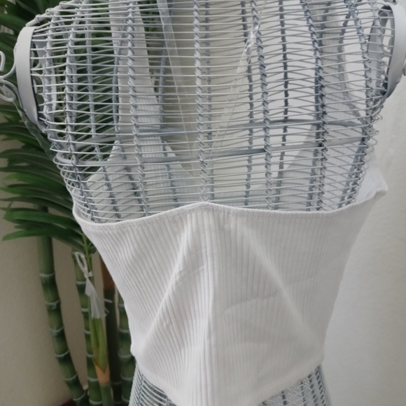 Heart & Hips Enzyme Washed Fabric Juniors Knit Top - Picture 3 of 3